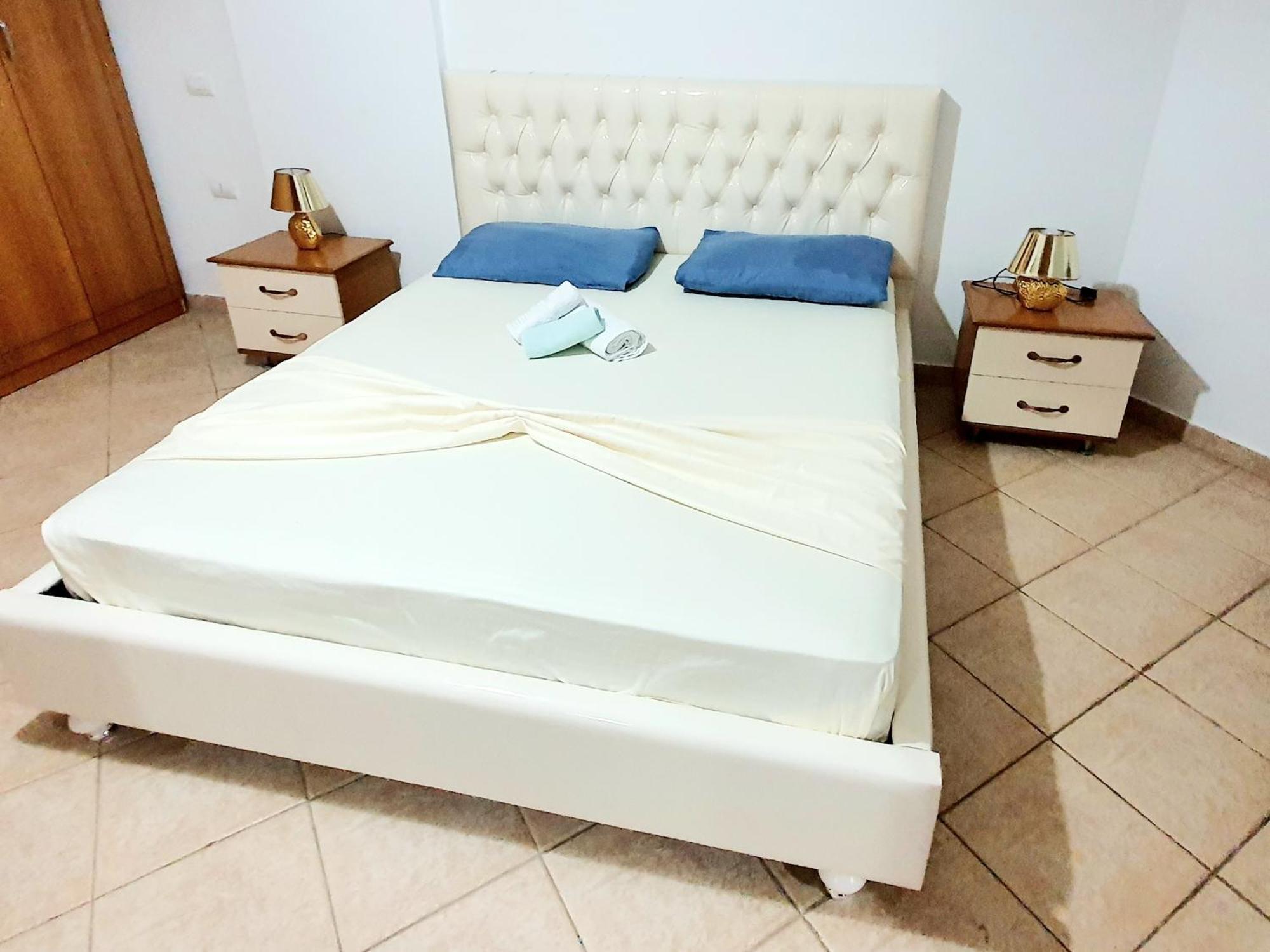 Apartment Me Qera Lungomare Vlore Medem1 Buitenkant foto