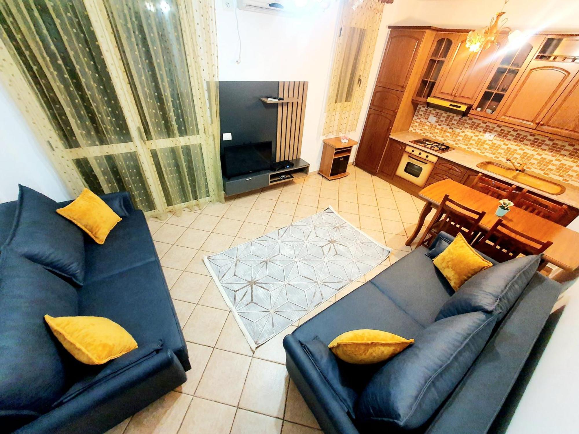 Apartment Me Qera Lungomare Vlore Medem1 Buitenkant foto