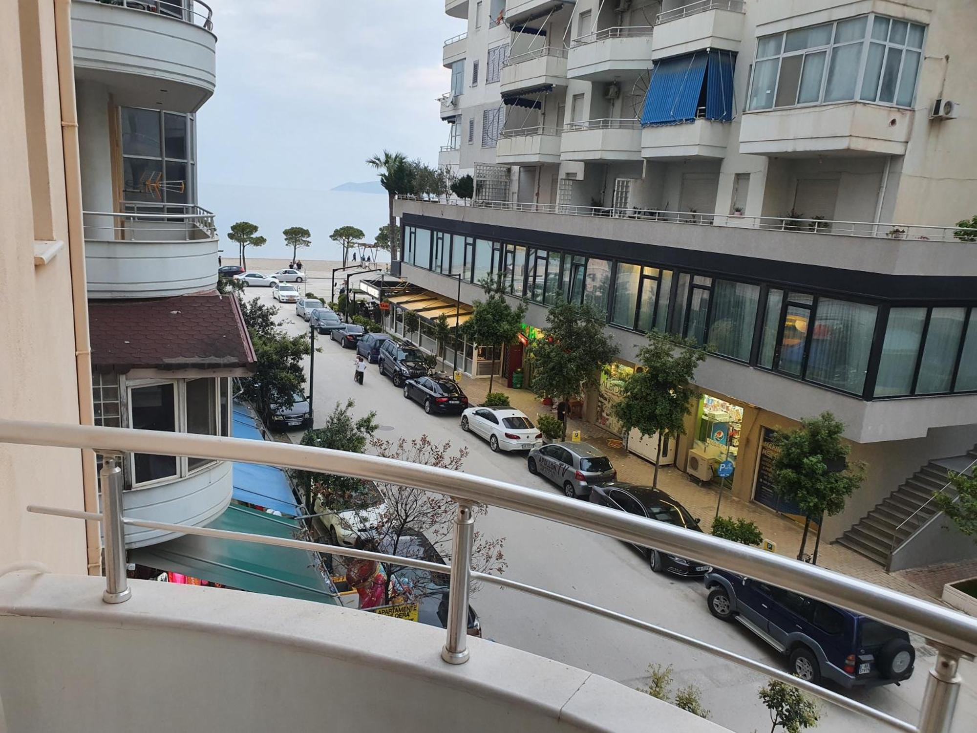 Apartment Me Qera Lungomare Vlore Medem1 Buitenkant foto