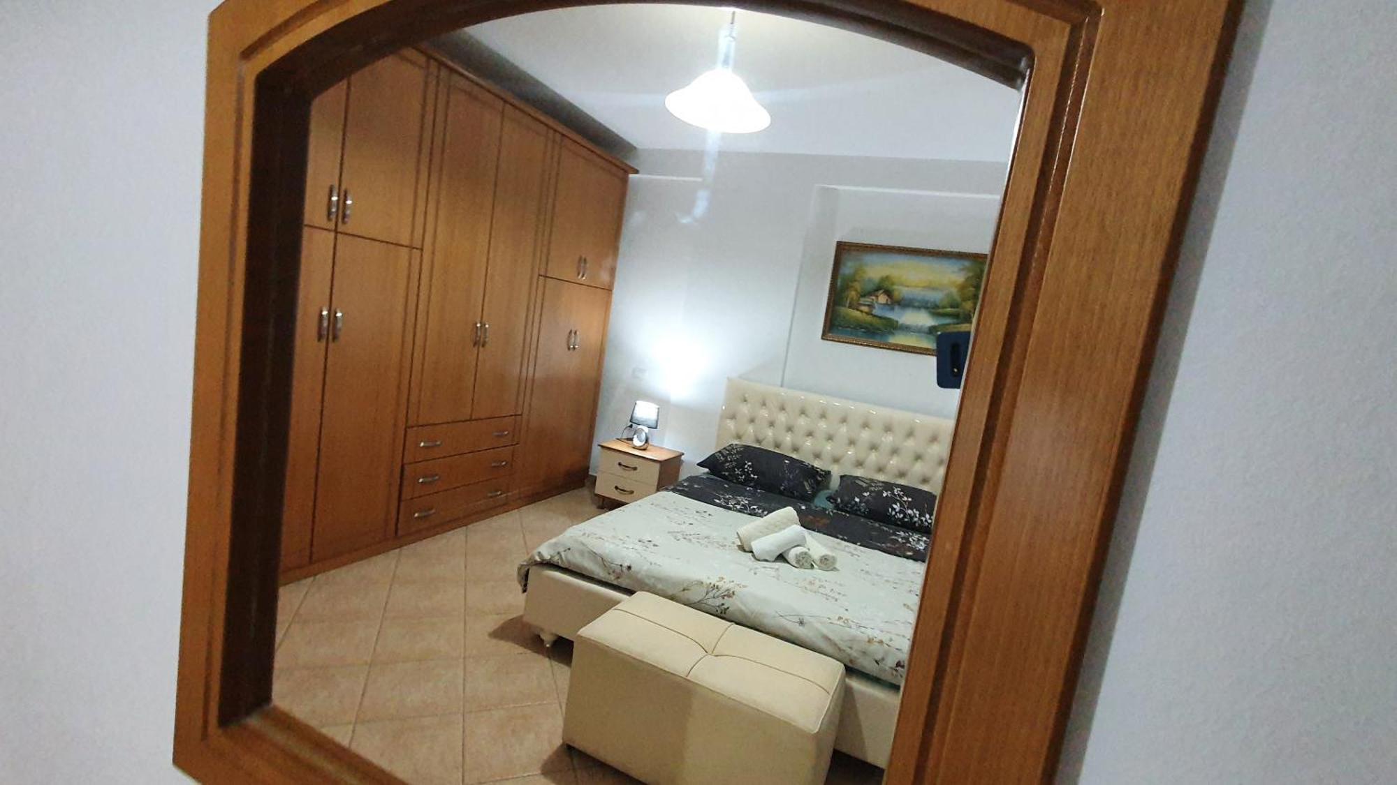 Apartment Me Qera Lungomare Vlore Medem1 Buitenkant foto